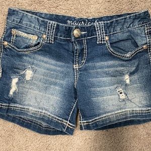 Distressed jeans shorts